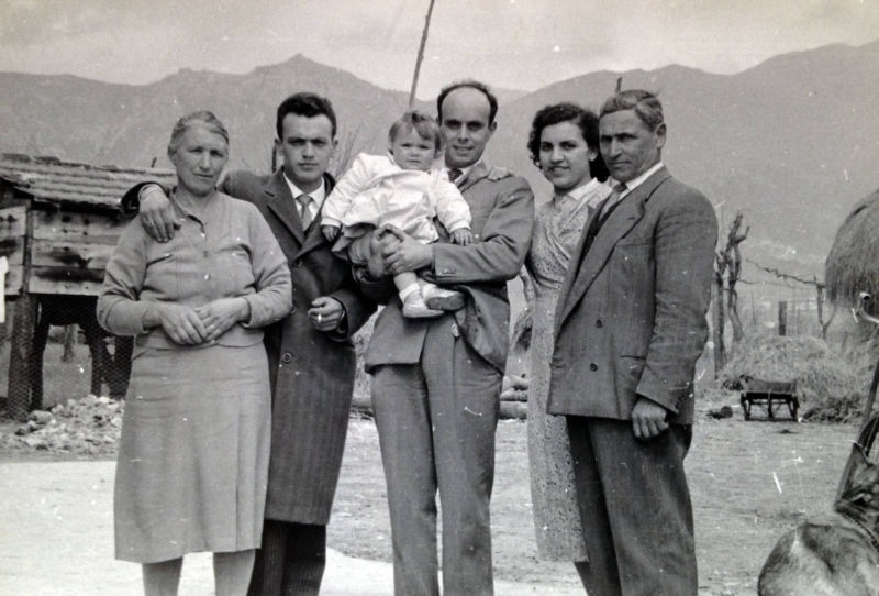 Da sinistra a destra Maria Giuseppa Capezzone, Antonio Torriero, Rodolfo Matassa, Linda Torriero e Giacinto Torriero.